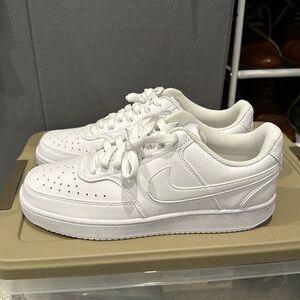 Never worn men’s Nikes